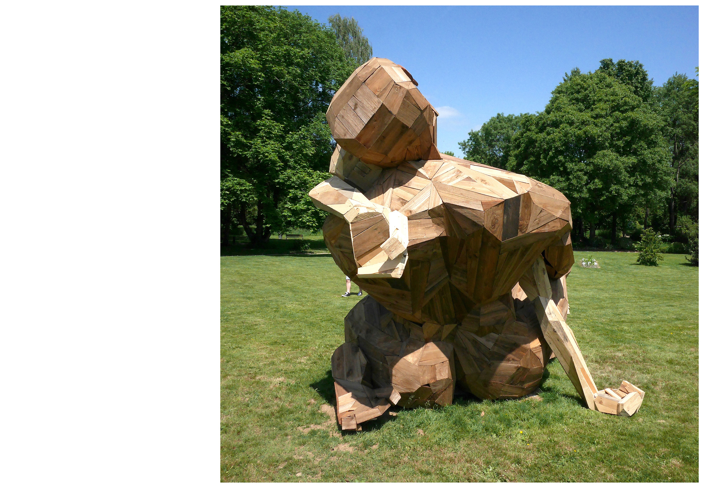 Les étreintes sculpture bois monumentale Ville de Châteaubourg Ille-et-Vilaine Art